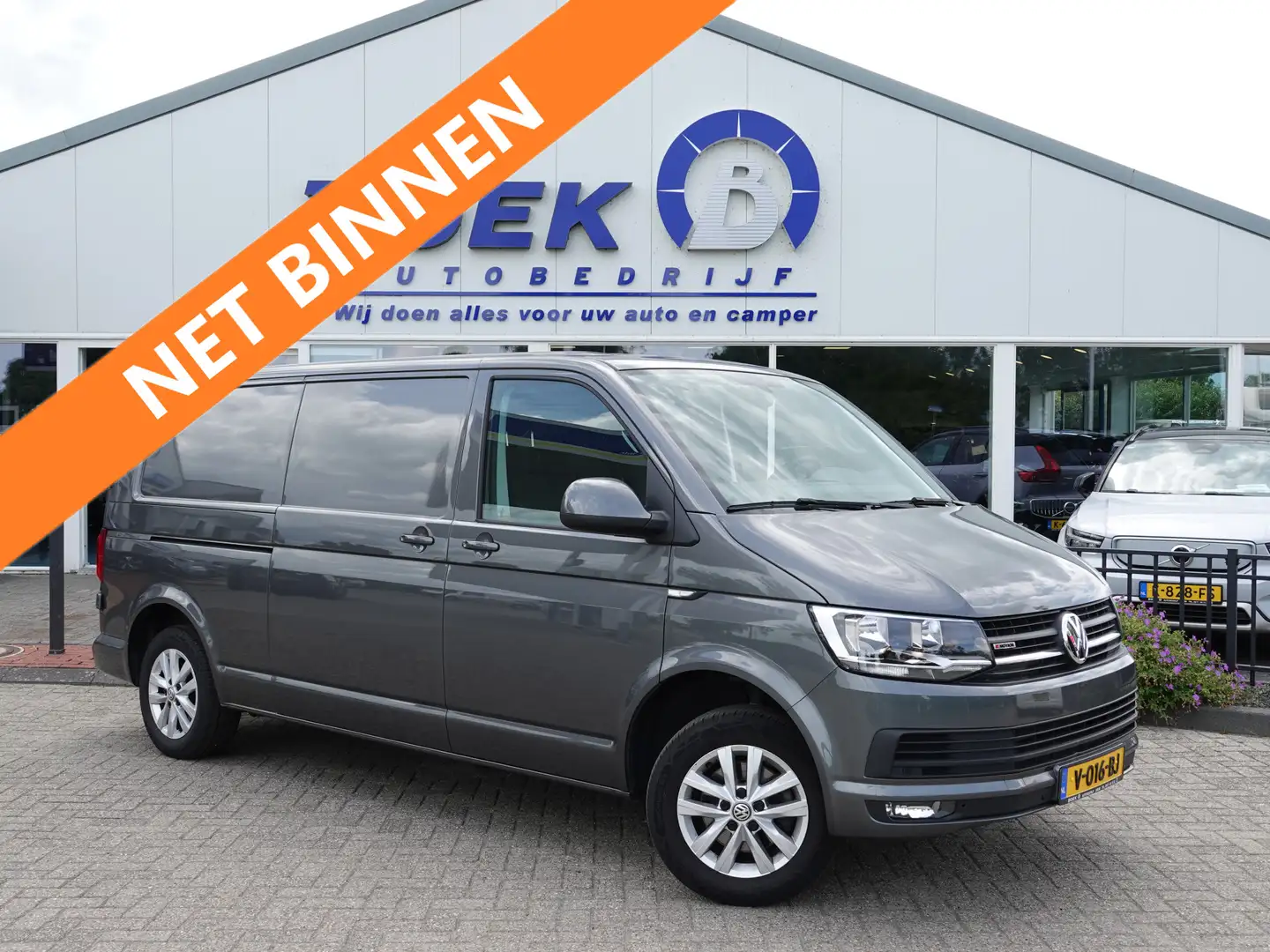 Volkswagen T6 Transporter 2.0 TDI L2H1 150PK 4Motion Highline TREKH. | NAVI Grijs - 1