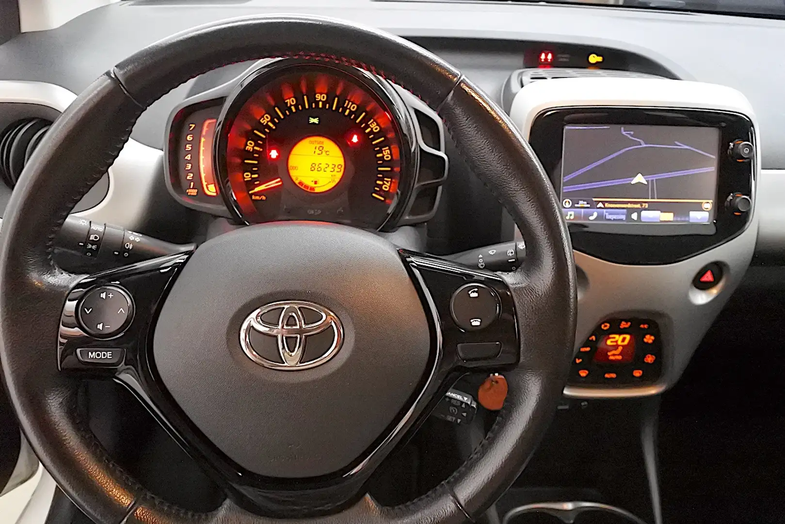 Toyota Aygo X-Clusiv - Clima Cruise Camera Tel. Sportvelgen Wit - 2