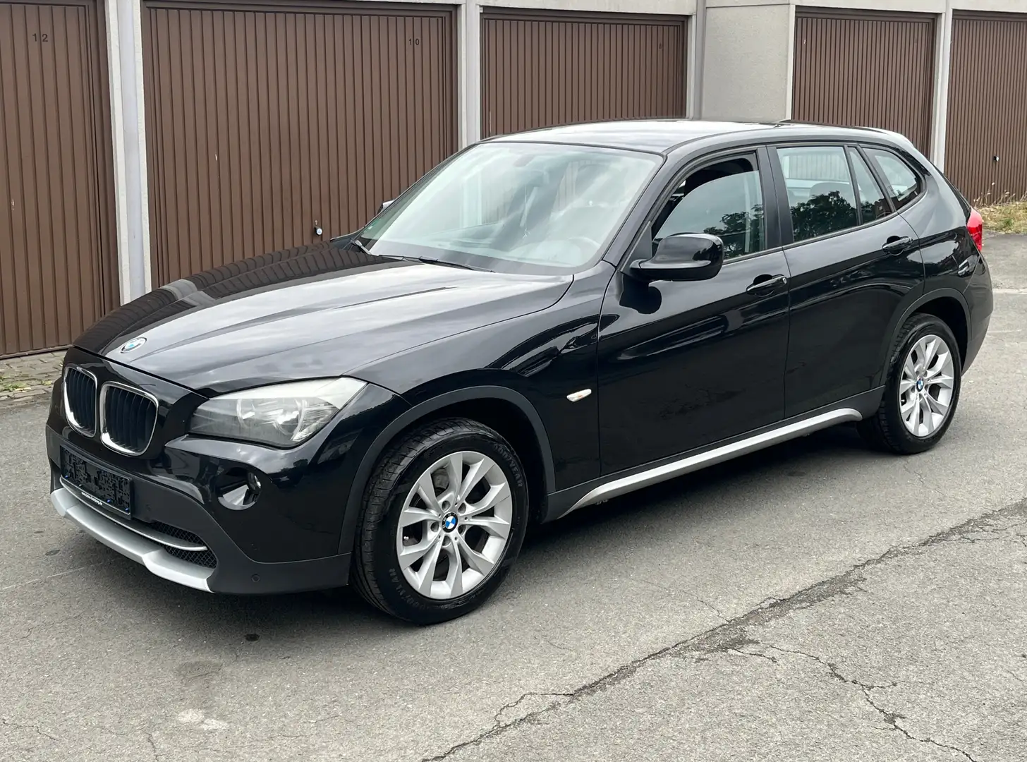 BMW X1 18 i sDrive X-Line PDC KLIMA SPORTSITZ 17 ZOLL Noir - 1