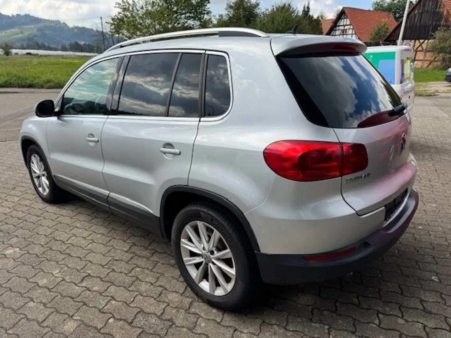 Volkswagen Tiguan 2.0 TDI DPF 4Motion DSG Sport Silber - 2