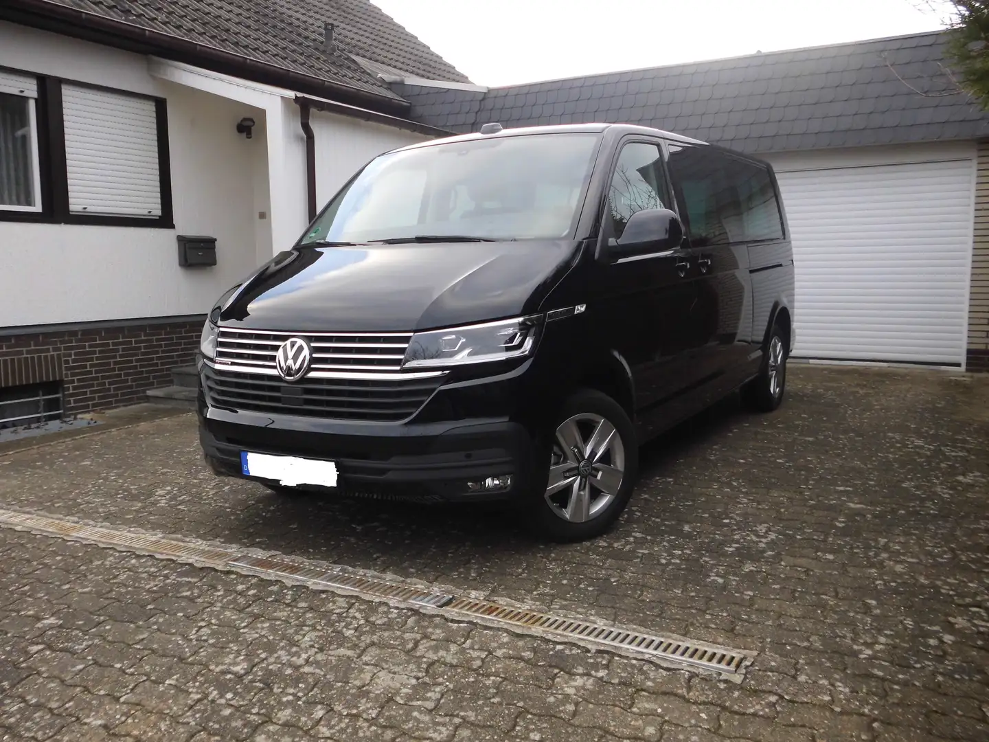 Volkswagen T6.1 Caravelle DSG+LR+4M+Stand+AHK+Navi+2Schieb+LED+Kam+5J.Garant Schwarz - 2