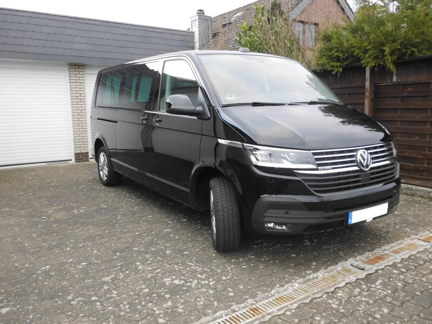 Volkswagen T6.1 Caravelle DSG+LR+4M+Stand+AHK+Navi+2Schieb+LED+Kam+5J.Garant Schwarz - 1