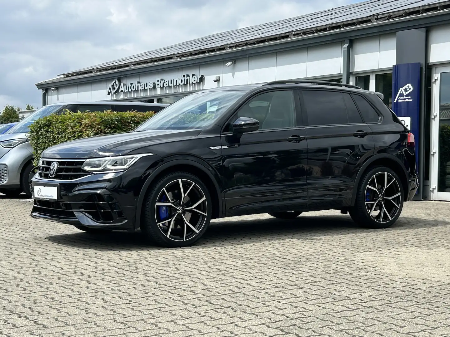 Volkswagen Tiguan R 4Motion 2.0 TSI DSG*Pano*AHK*VC*DCC*Black* Schwarz - 2