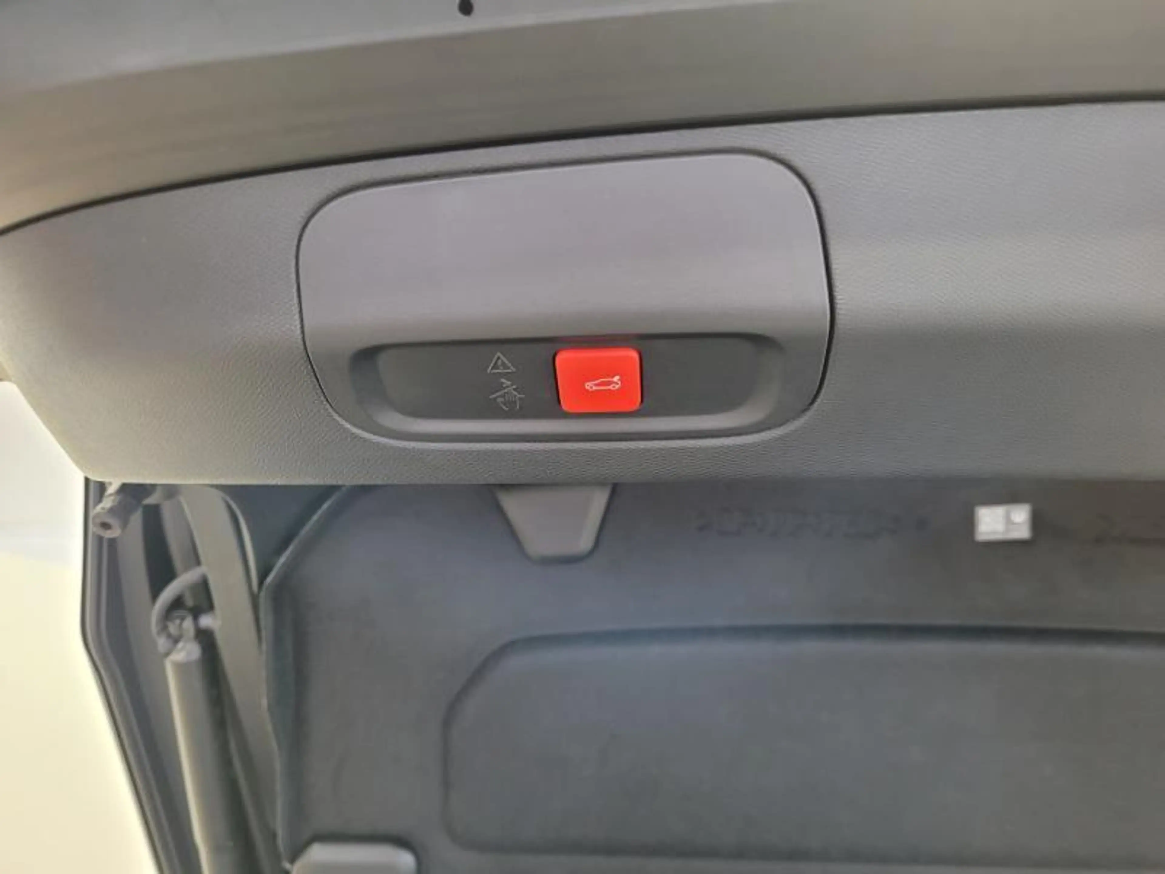 Peugeot 408 GT Hybrid 145 e-DCS6 — photo 13
