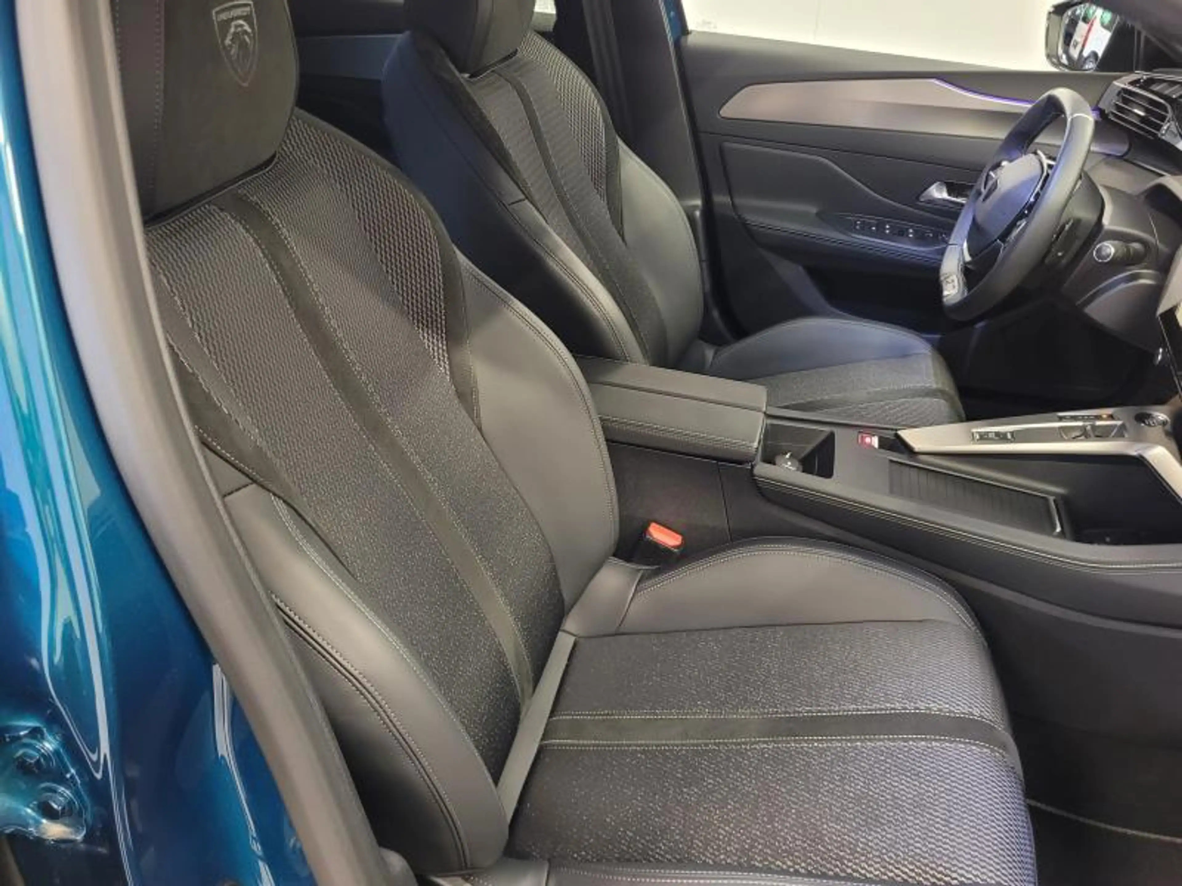 Peugeot 408 GT Hybrid 145 e-DCS6 — photo 10