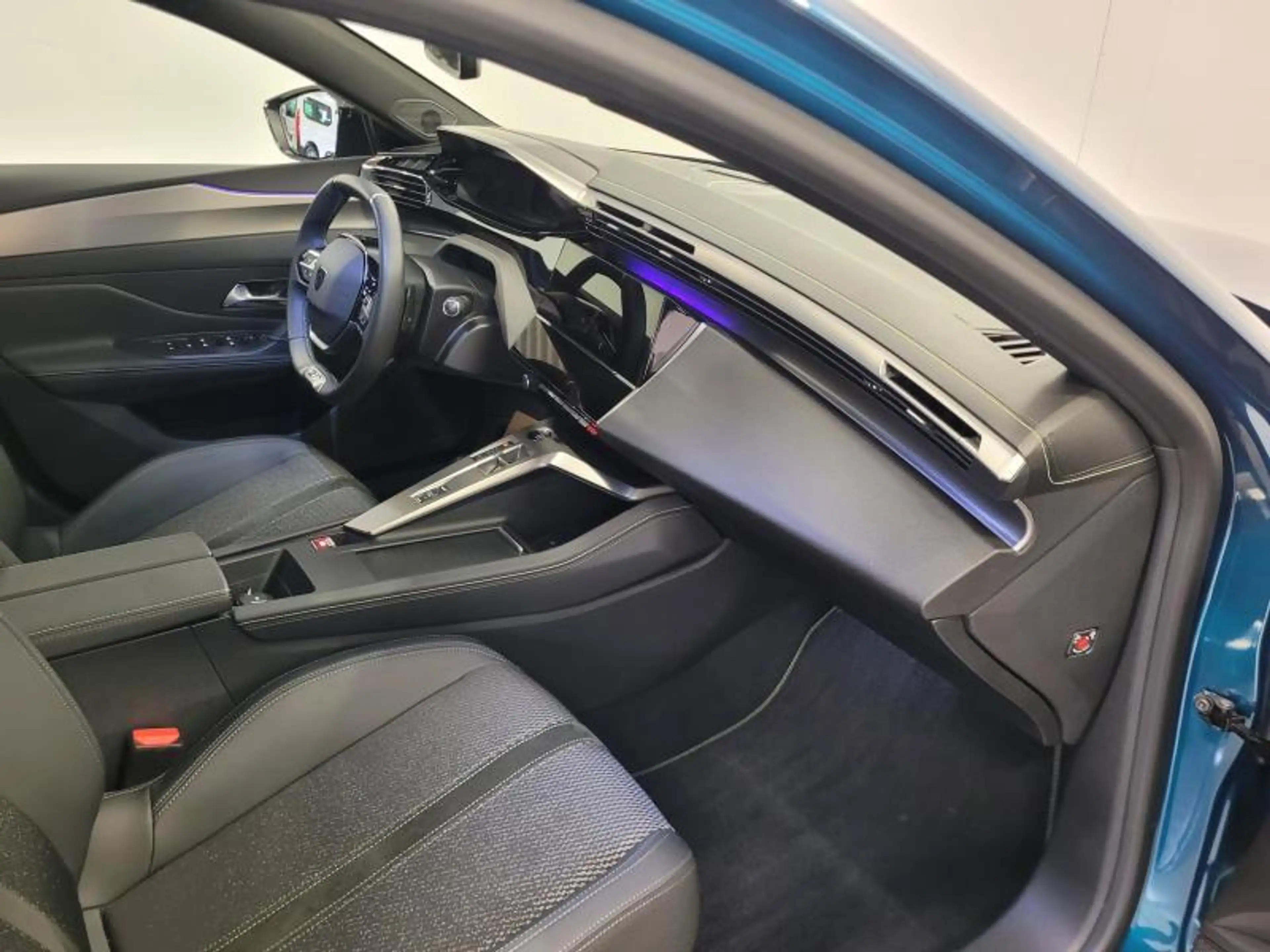 Peugeot 408 GT Hybrid 145 e-DCS6 — photo 9