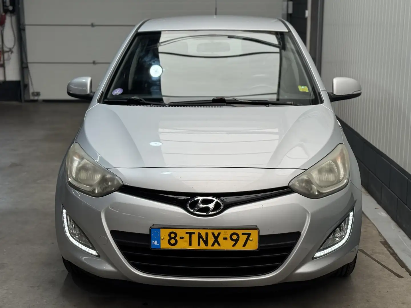 Hyundai i20 1.2i i-Deal Vol jaar APK Zeer netjes Grijs - 2