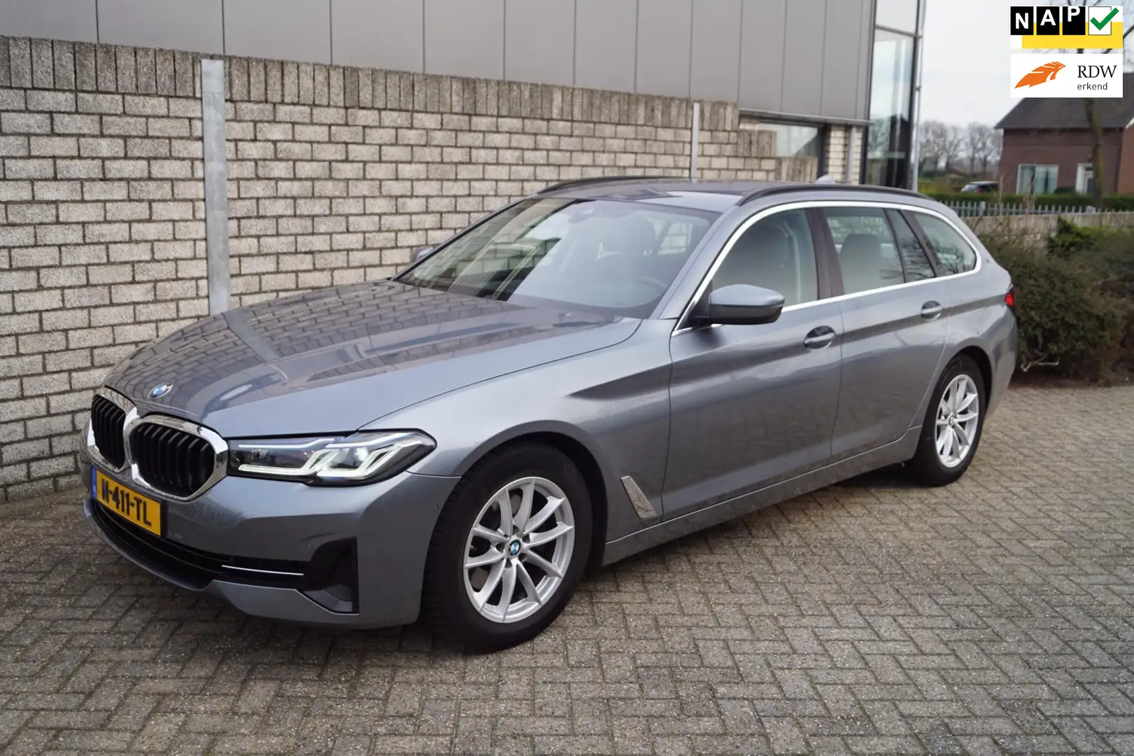 BMW 520 5-serie Touring 520i Business Edition Plus Autom L Grijs - 1