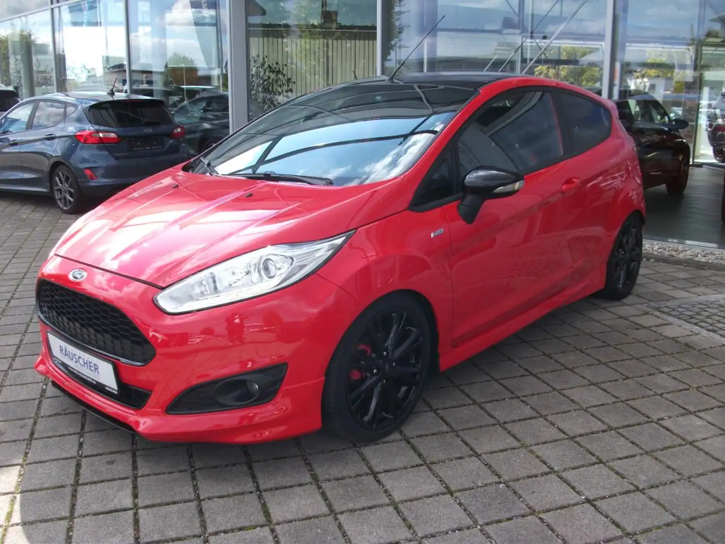 Ford Fiesta 1.0 EcoBoost Start-Stop ST-LINE Rood - 1