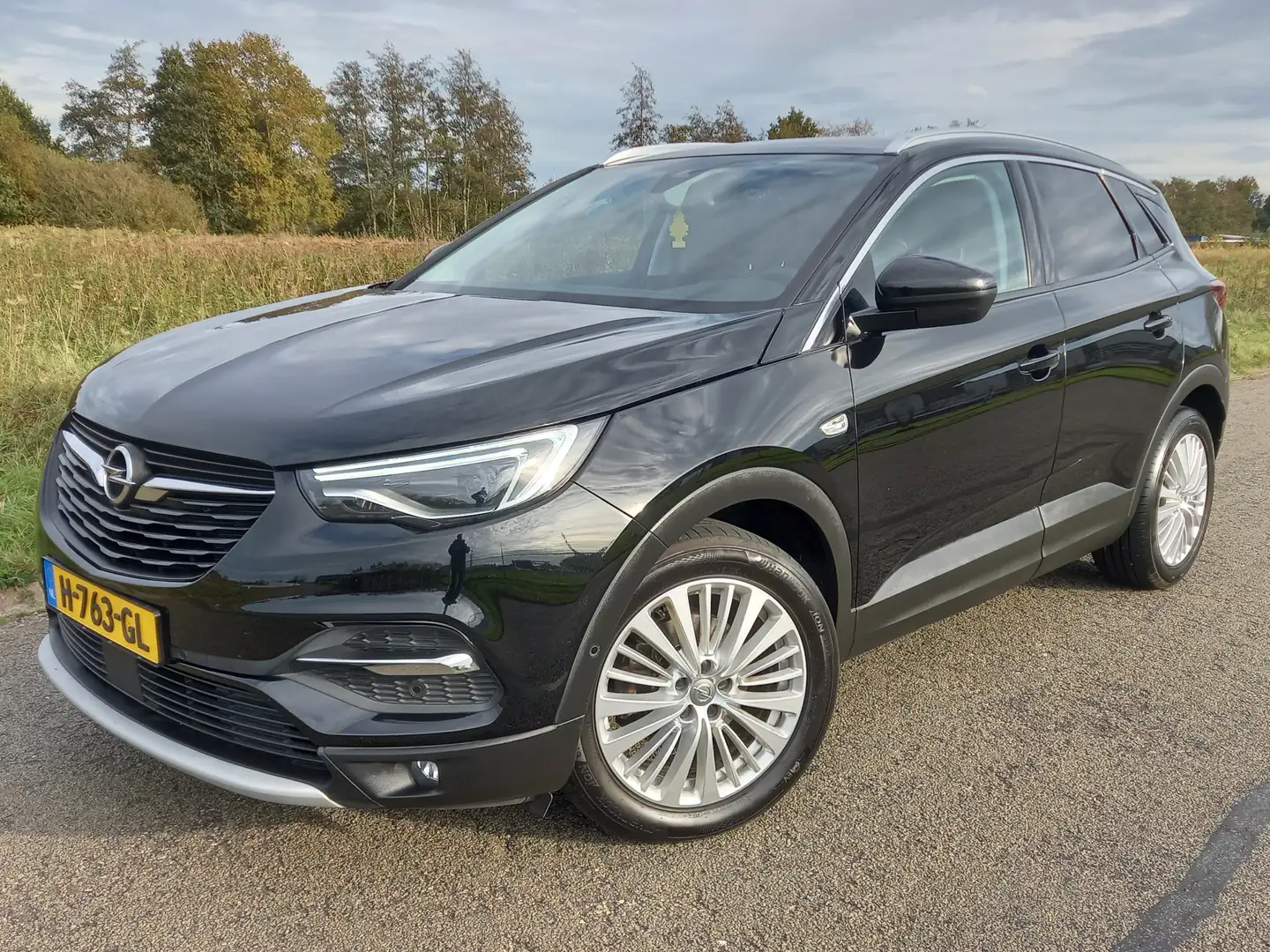 Opel Grandland X 1.2 Turbo Business Executive Schwarz - 1