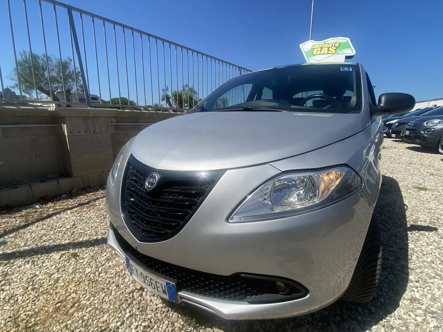 Lancia Ypsilon Ypsilon III 1.2 8v Silver clima ecochic Gpl 69cv Gris - 1