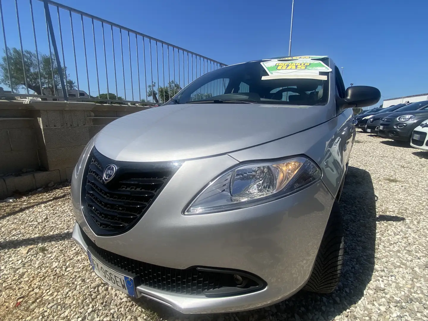 Lancia Ypsilon Ypsilon III  1.2 8v Silver clima ecochic Gpl 69cv Grau - 2