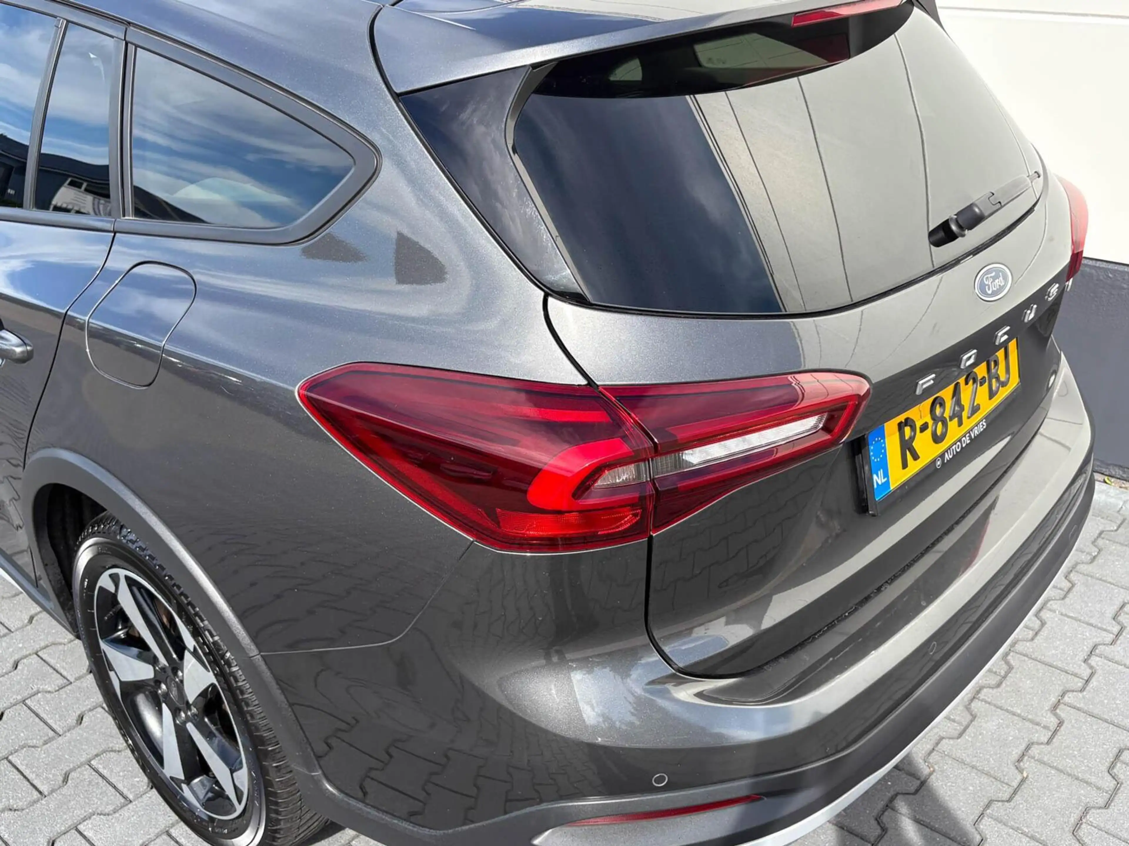 Ford Focus Wagon 1.0 125pk EcoBoost Hybrid Active X | Groot n — photo 35