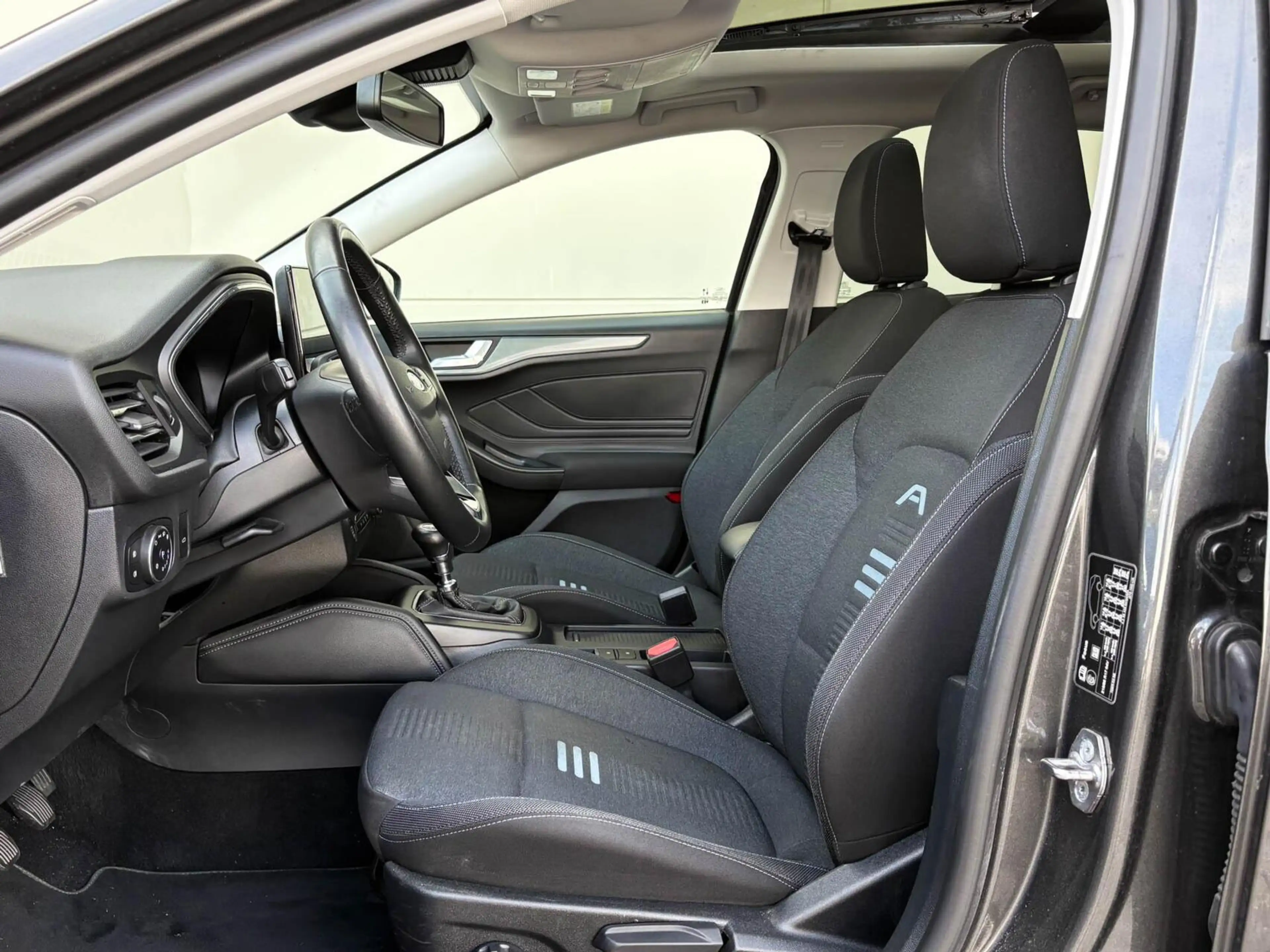 Ford Focus Wagon 1.0 125pk EcoBoost Hybrid Active X | Groot n — photo 6