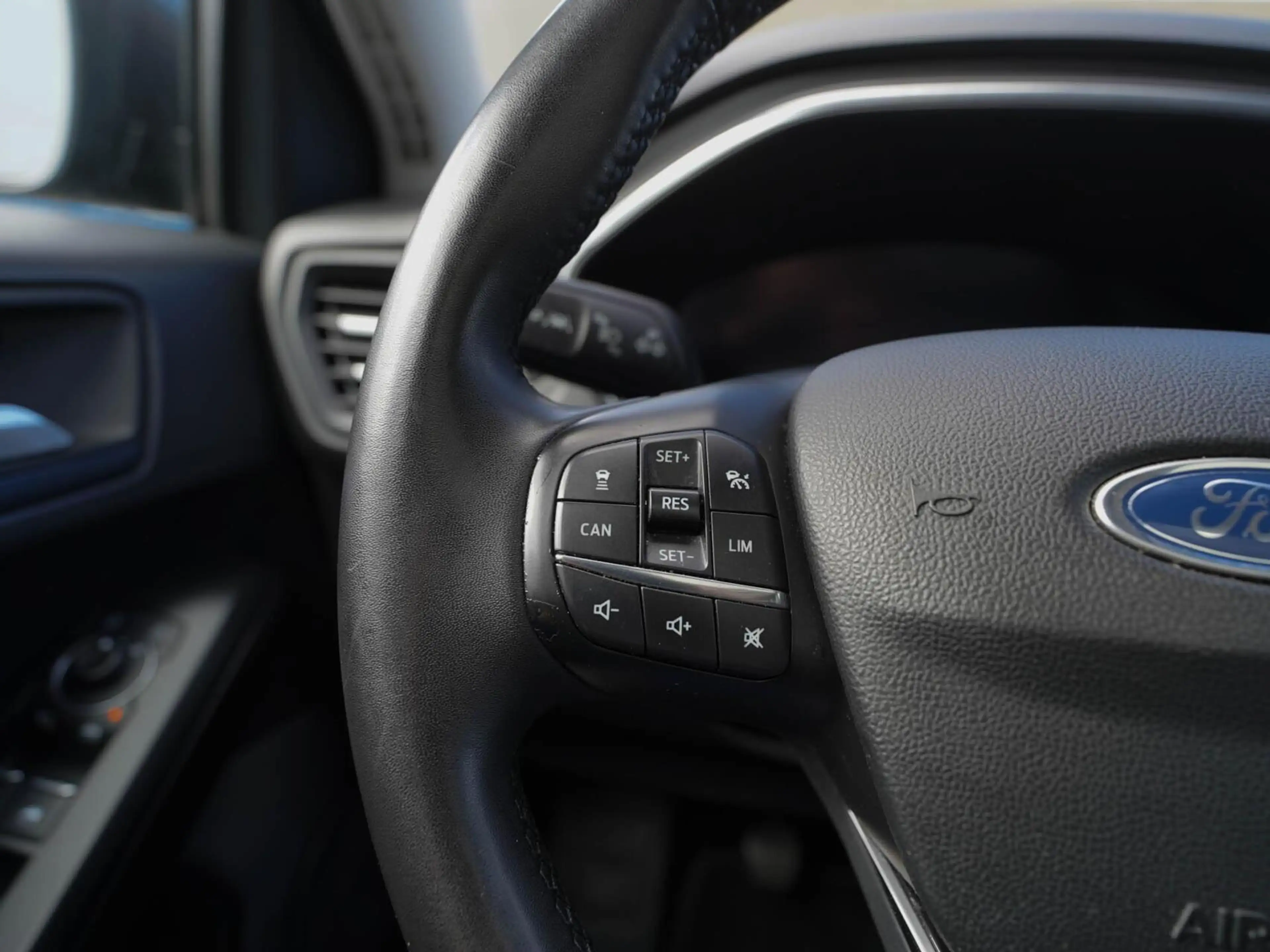 Ford Focus Wagon 1.0 125pk EcoBoost Hybrid Active X | Groot n — photo 31