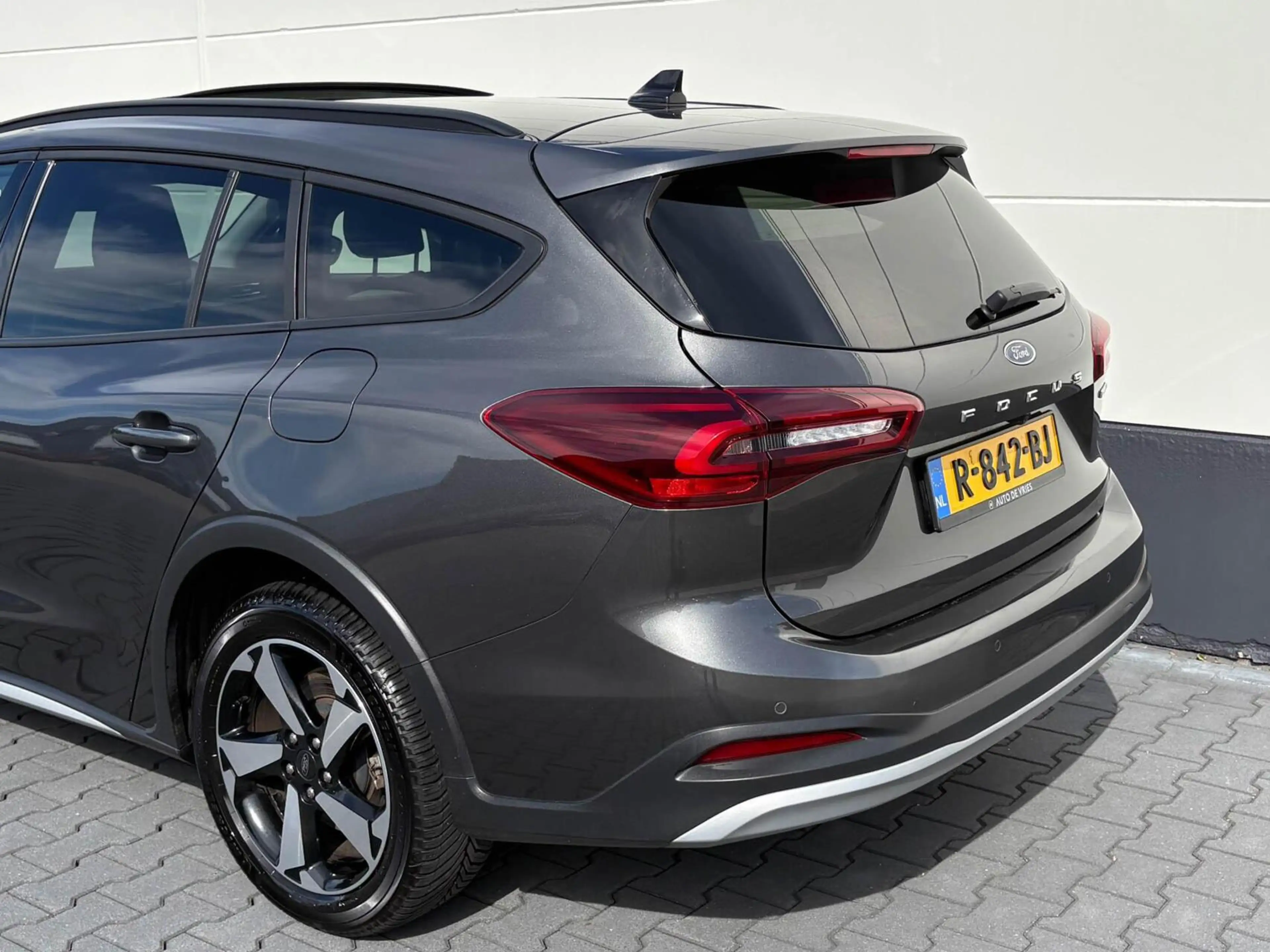 Ford Focus Wagon 1.0 125pk EcoBoost Hybrid Active X | Groot n — photo 37