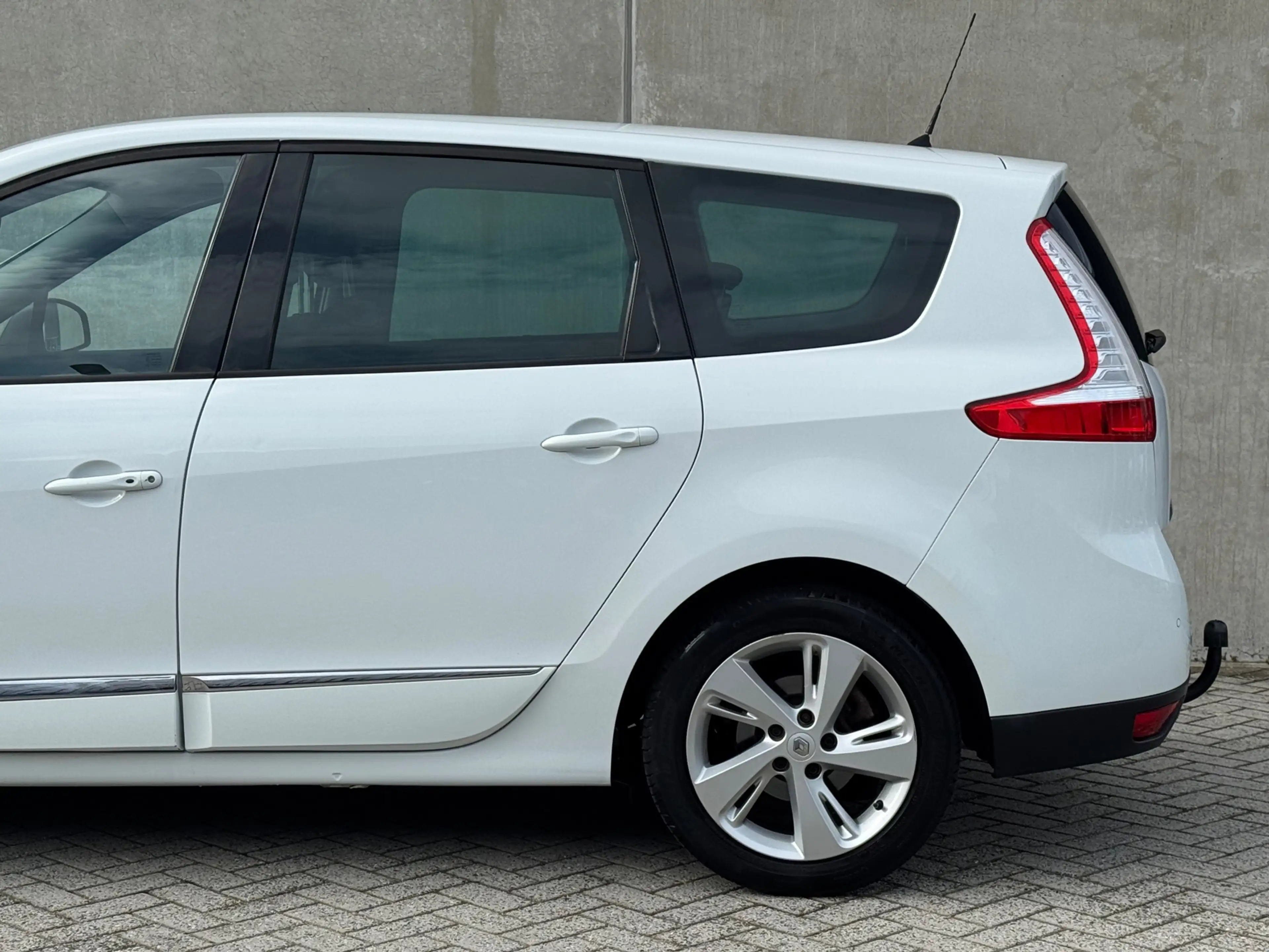 Renault Grand Scenic 2.0 140pk AUT 2012 Wit CLIMA|TREKHAAK — photo 4