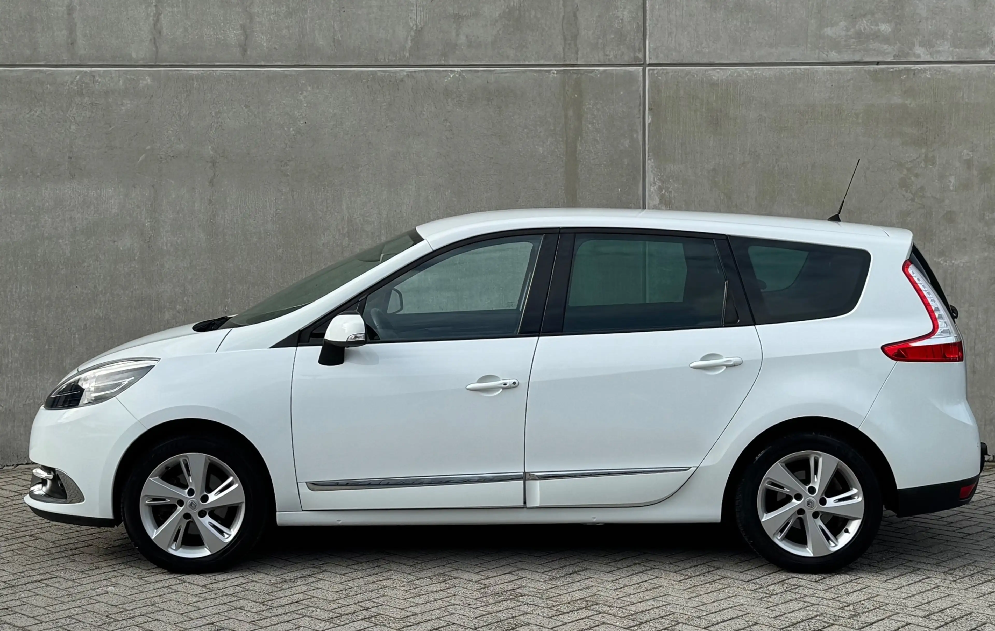 Renault Grand Scenic 2.0 140pk AUT 2012 Wit CLIMA|TREKHAAK — photo 3