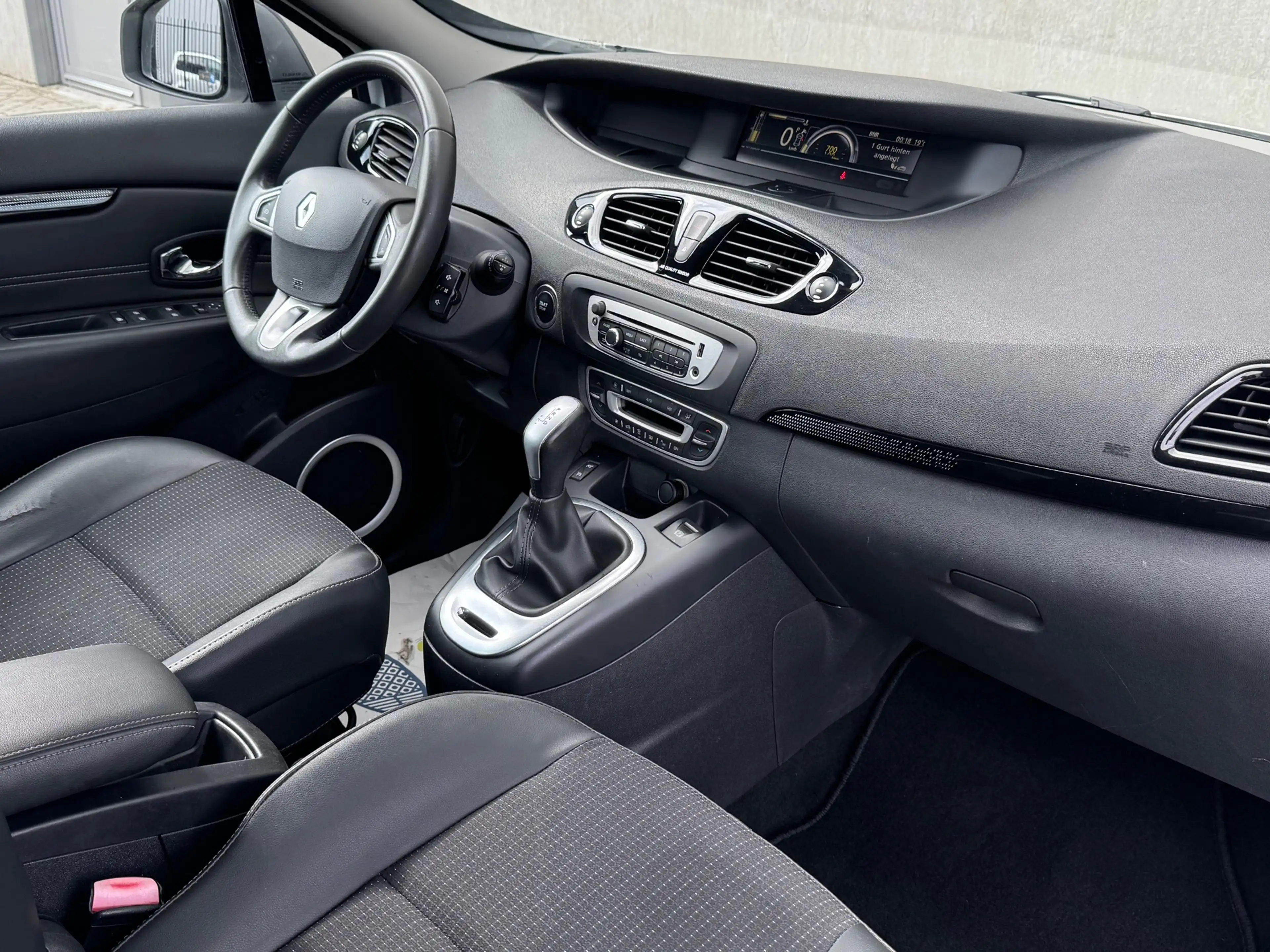 Renault Grand Scenic 2.0 140pk AUT 2012 Wit CLIMA|TREKHAAK — photo 17