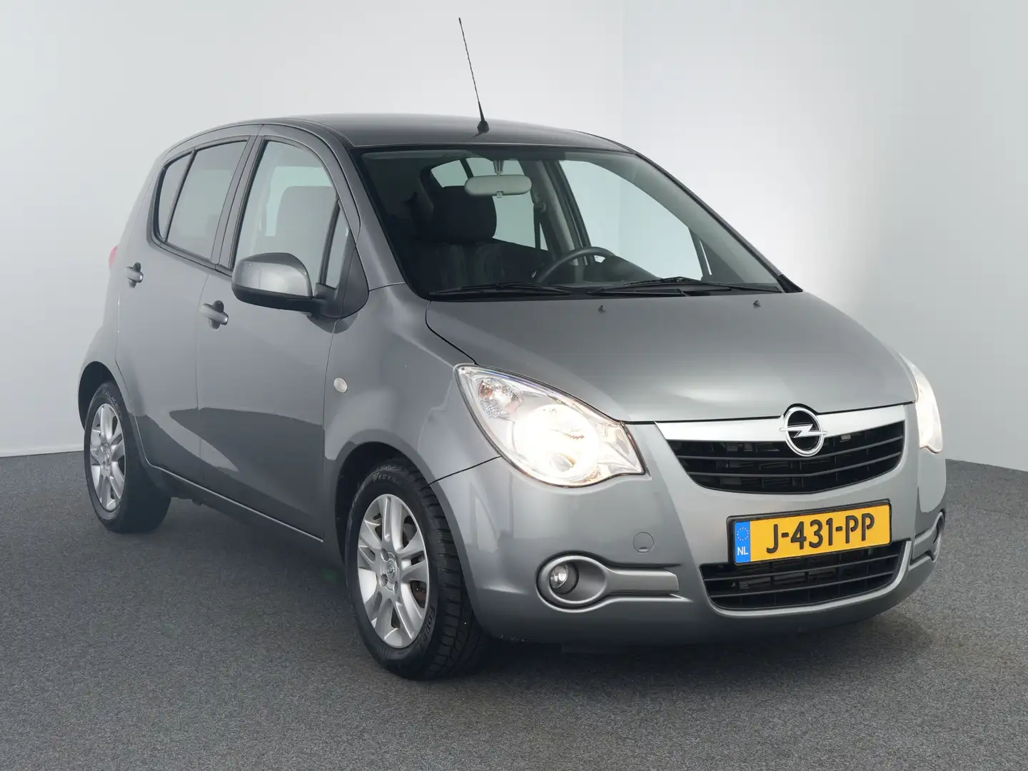 Opel Agila | Airco (handmatig) | Audio installatie standaard Šedá - 2