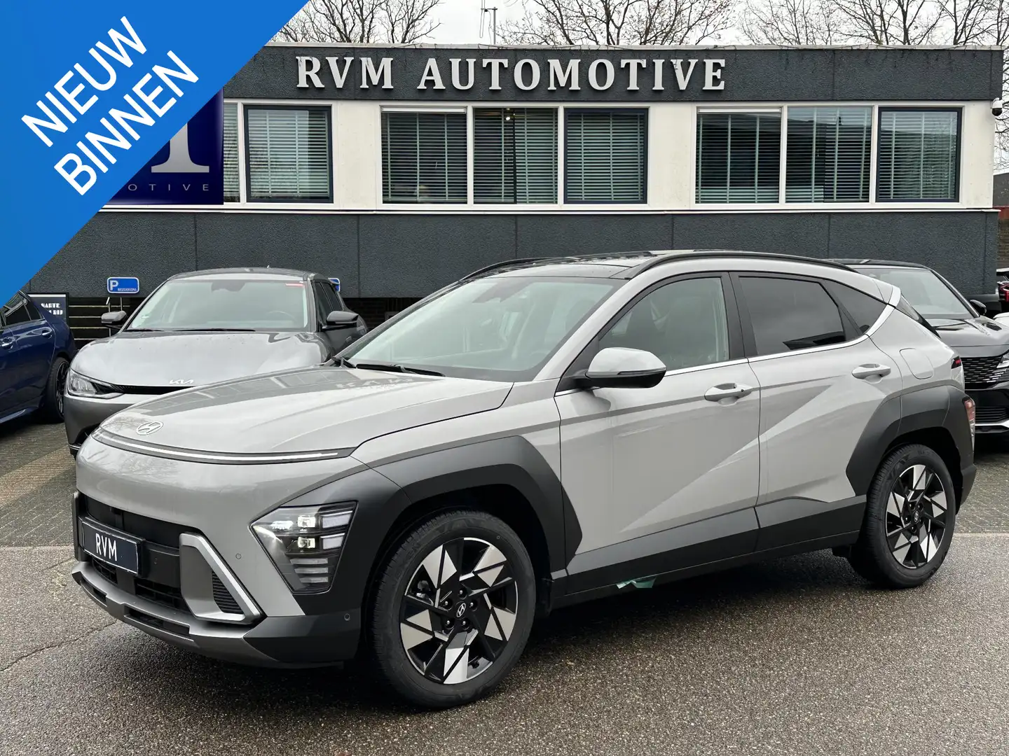 Hyundai KONA 1.6 GDI HEV Premium Sky VAN: 44.300,- VOOR: 35.877 Grijs - 1