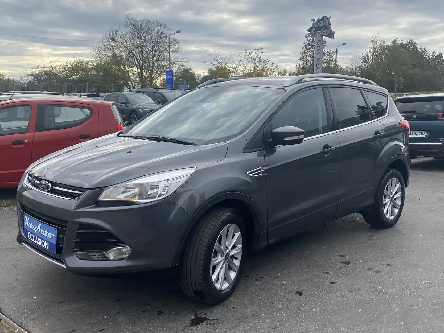 Ford Kuga Kuga 2.0 TDCi FWD Titanium+ Gris - 2