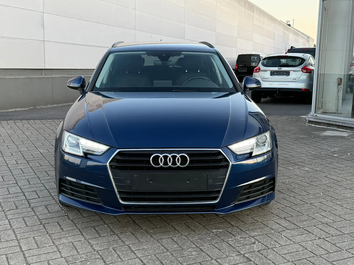 Audi A4 2.0TDI 110Kw Euro 6B Année 2016, 152.000Km Bleu - 1