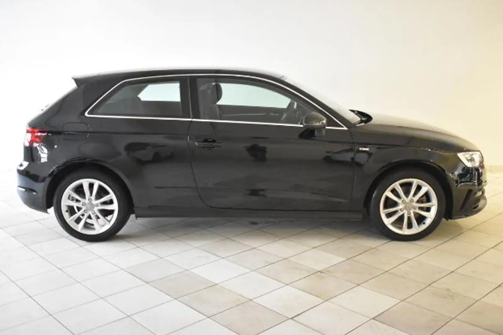 Audi A3 1.8 TFSI S-Line Xenon 2-Zonenklimaauto. Schwarz - 2