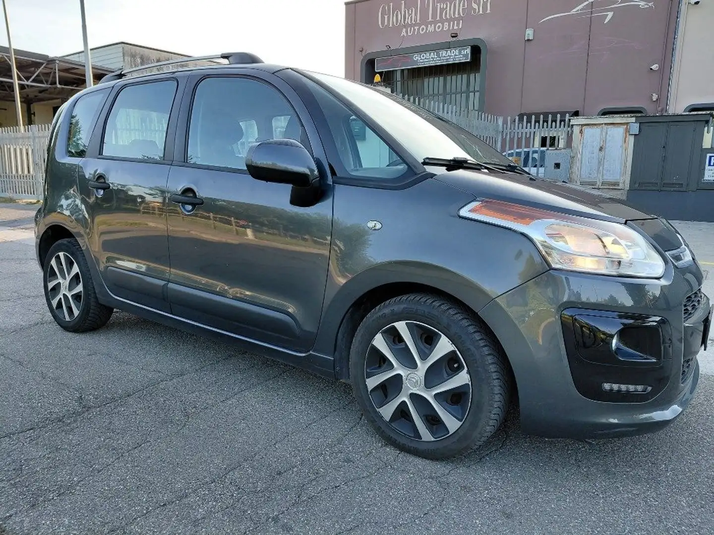 Citroen C3 Picasso 1.6 HDi 90 Exclusive KM 132.000 Gris - 1