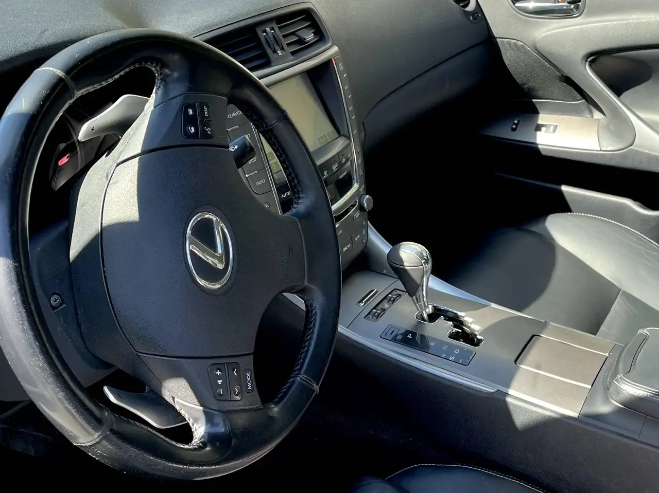 Lexus IS снимка Lexus IS