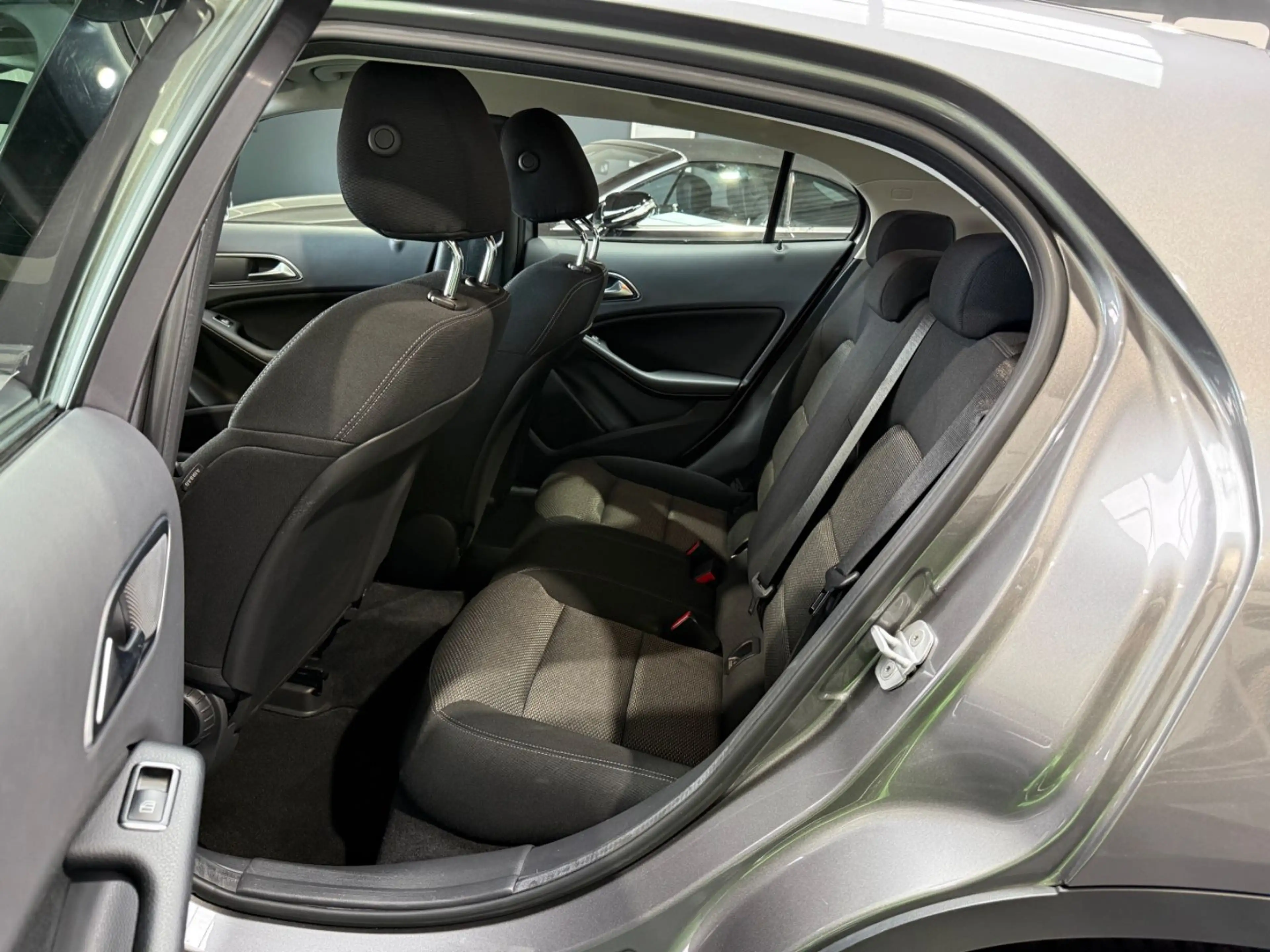 Mercedes-Benz GLA 200 2-Hand/Automatik/PDC/org.19tkm/TOP — photo 9