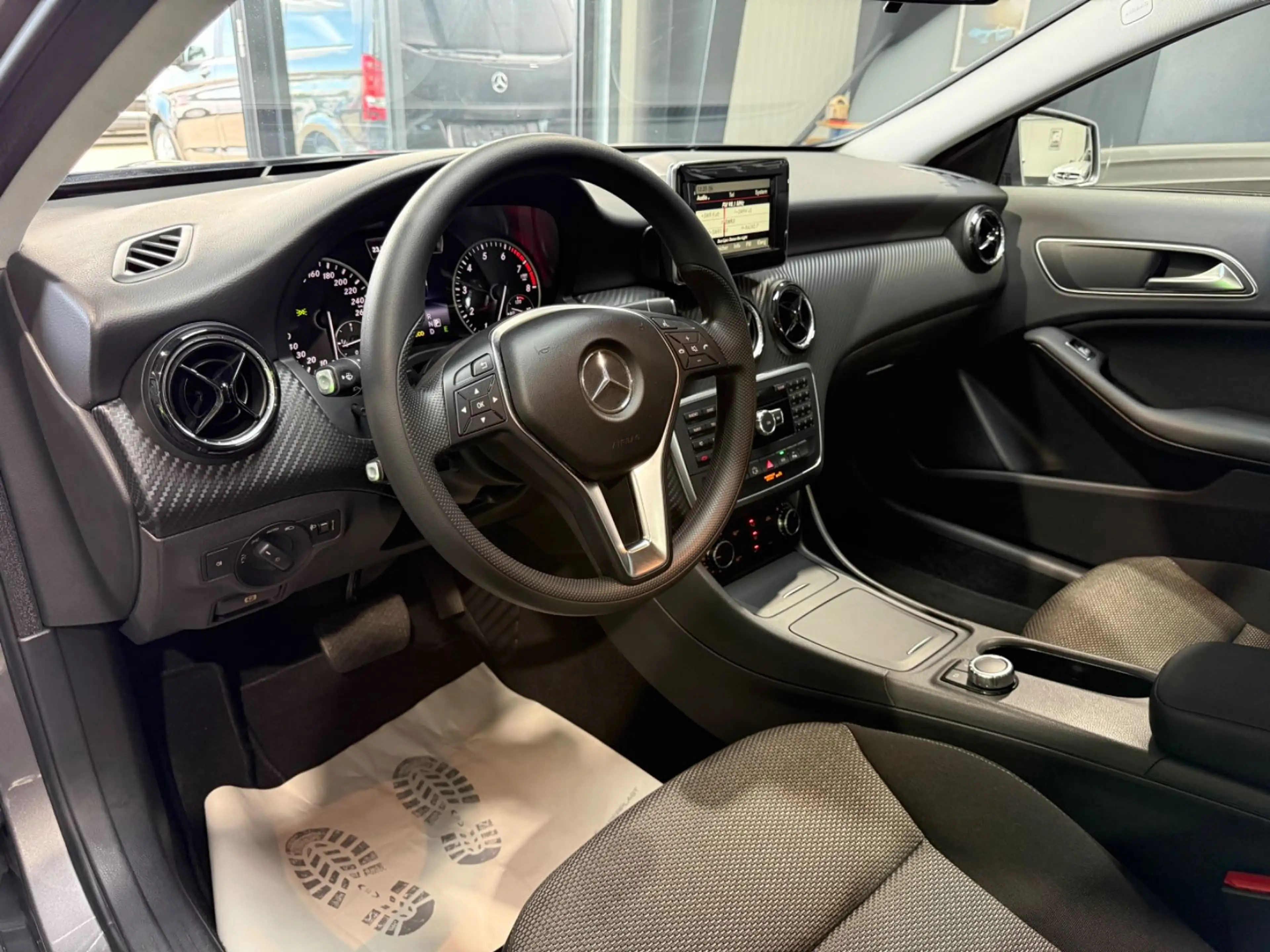 Mercedes-Benz GLA 200 2-Hand/Automatik/PDC/org.19tkm/TOP — photo 15