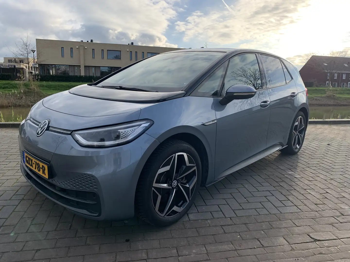 Volkswagen ID.3 58 kWh Blue - 2