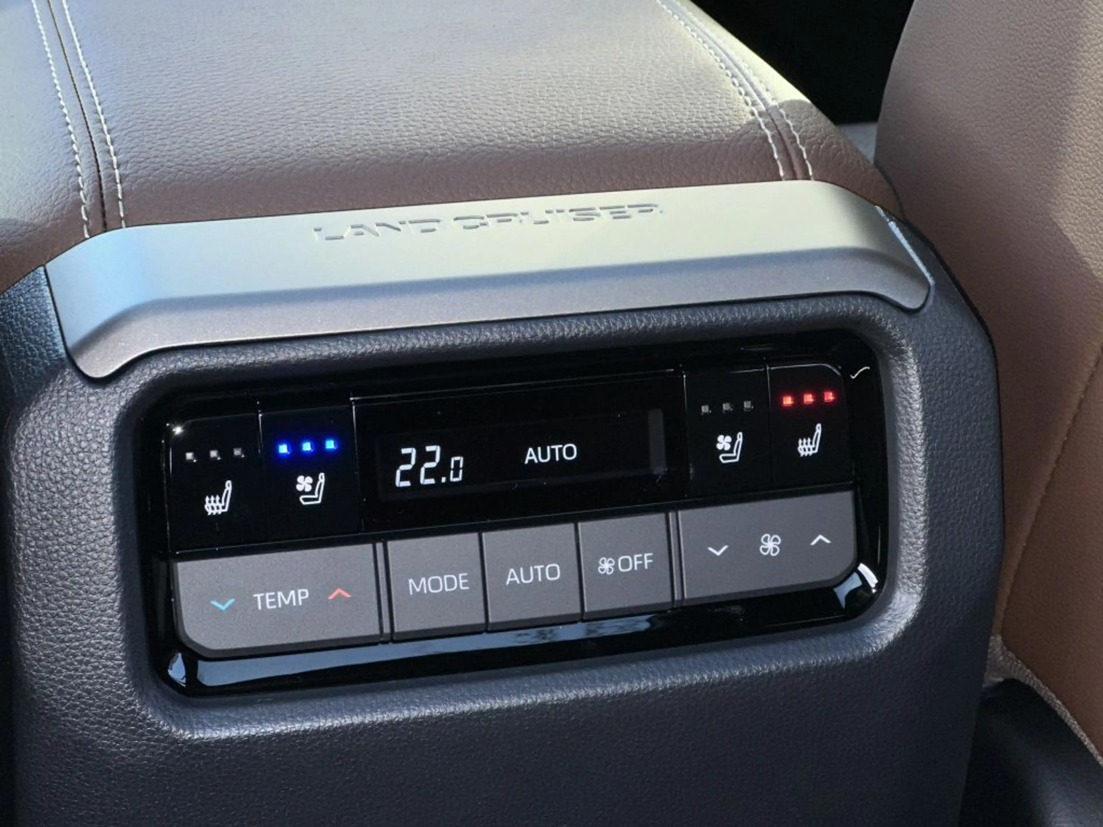 Toyota Land Cruiser 250 Mild-Hybrid Lounge Pano.dach,HUD,360°,Leder — photo 10