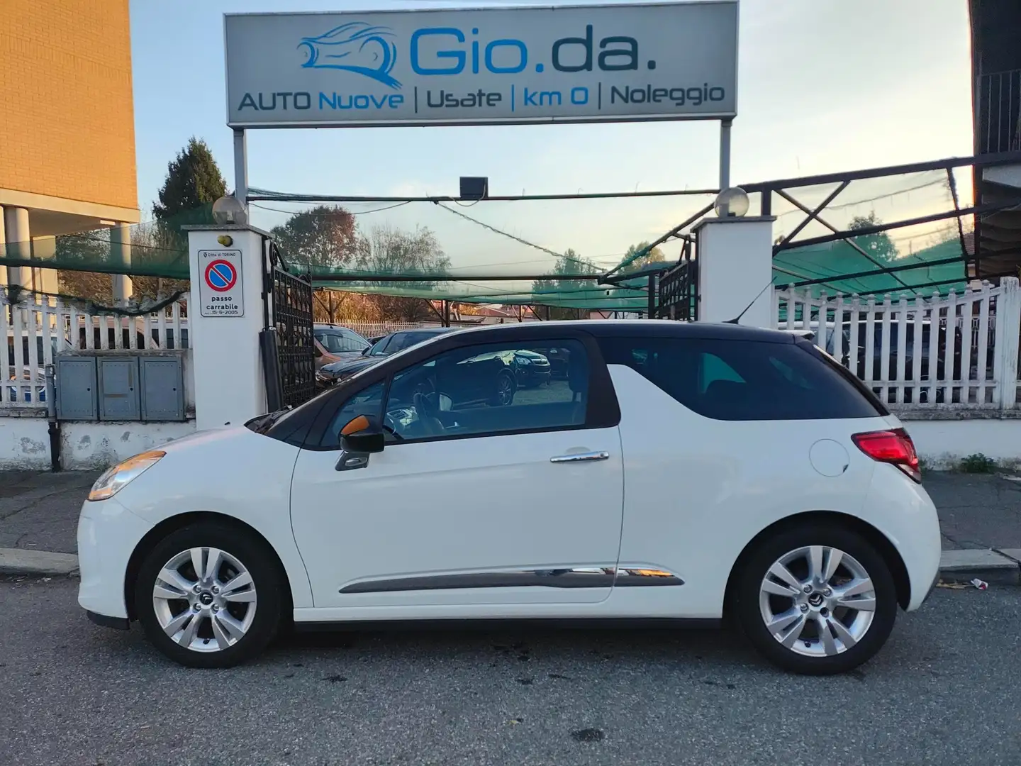 DS Automobiles DS 3 DS3 1.2 VTI 82CV KM 32000-2013 Bílá - 2