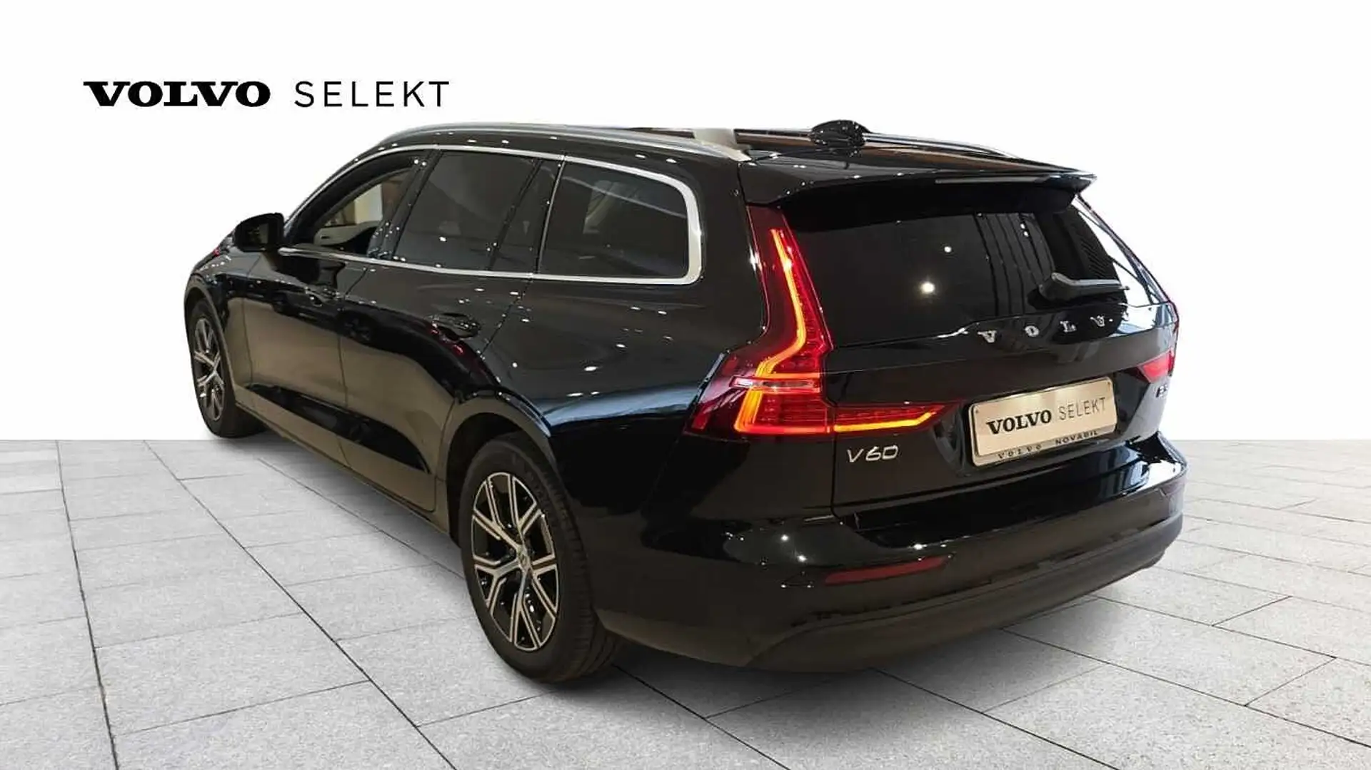 Volvo V60 Core, B3 Mild hybrid, Benzine Zwart - 2