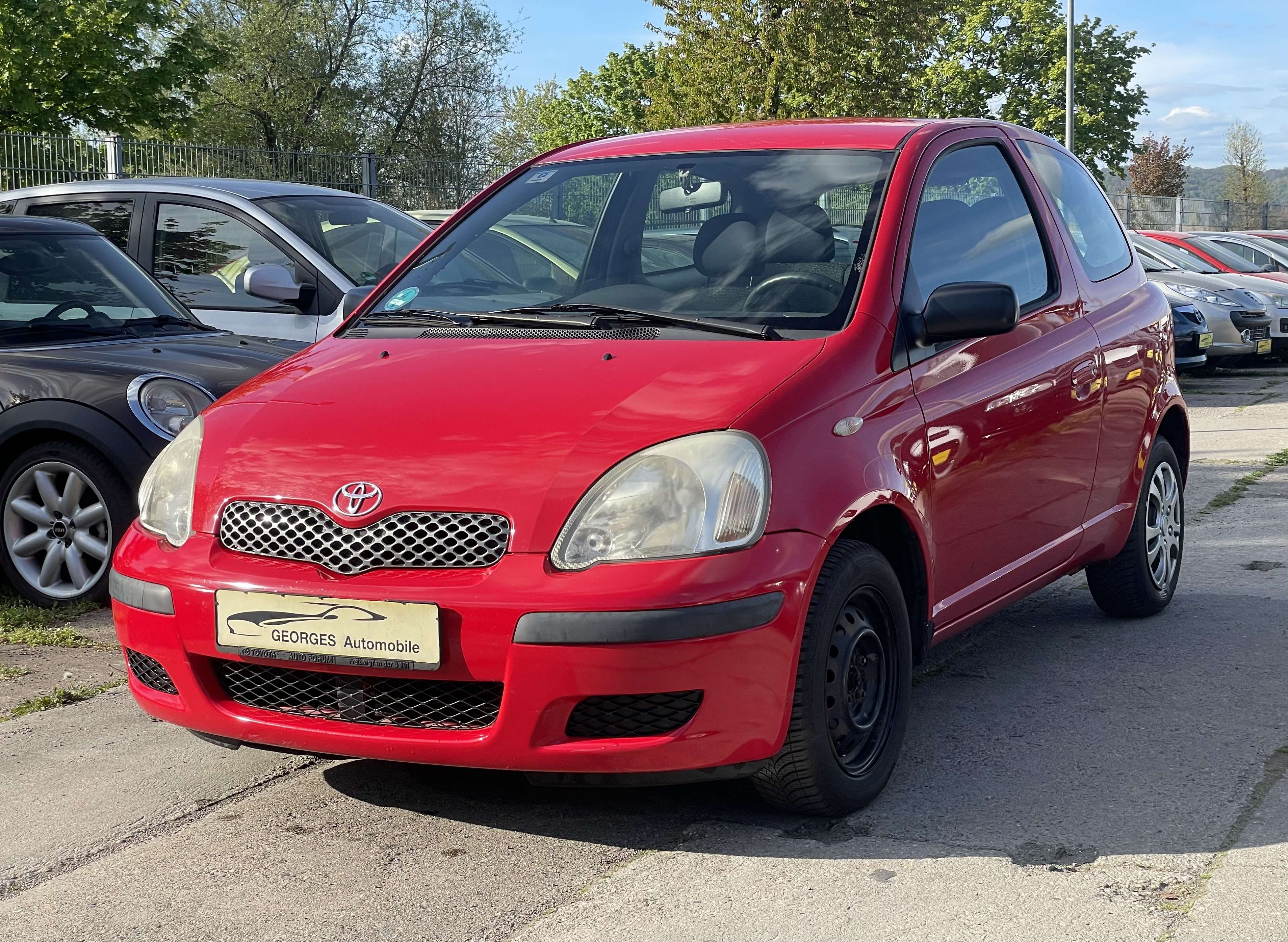 Second hand Toyota Yaris 1.0