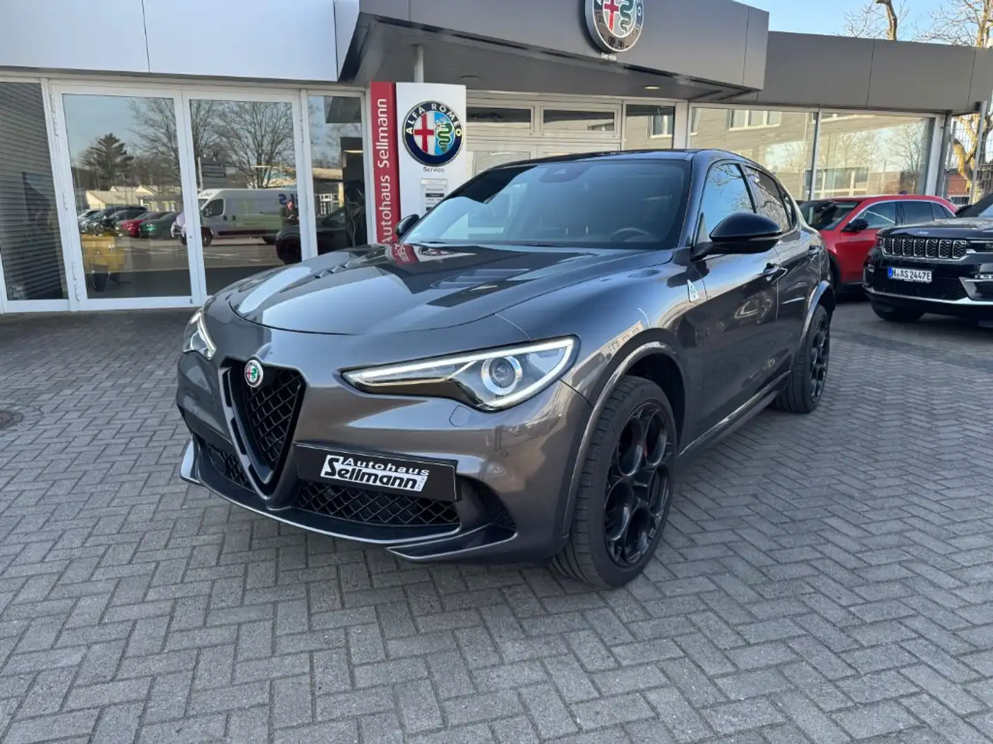 Alfa Romeo Stelvio V6 2.9 Bi-Turbo AT8-Q4 Quadrifoglio Grijs - 1