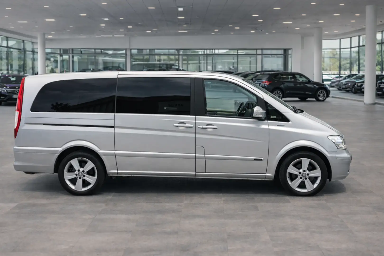 Mercedes-Benz Viano 2.2CDI Ambiente Compacto 4M Aut. Argent - 2