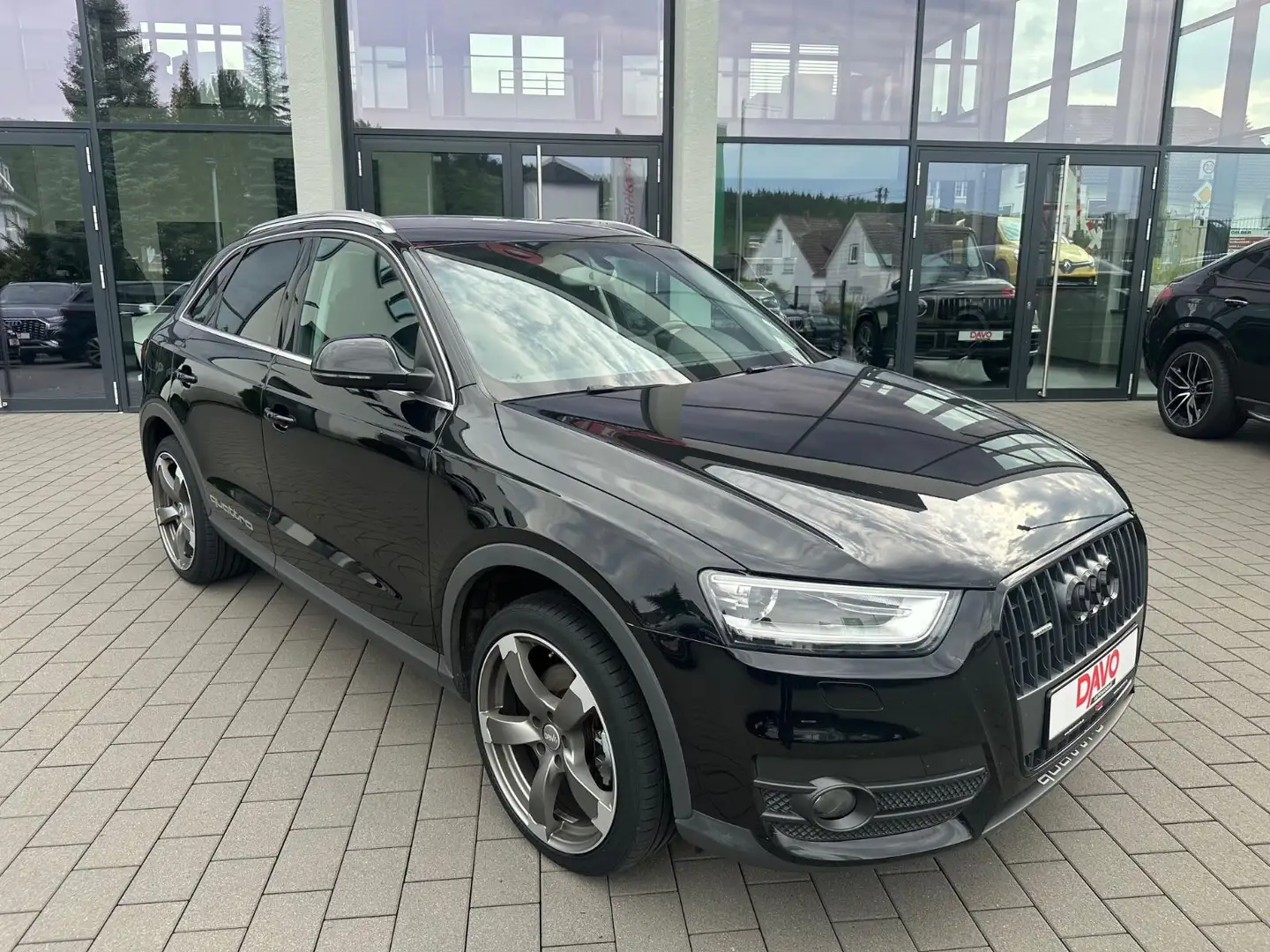 Audi Q3 2.0 TDI quattro S-tronic Komfort-Paket/Xenon Schwarz - 2