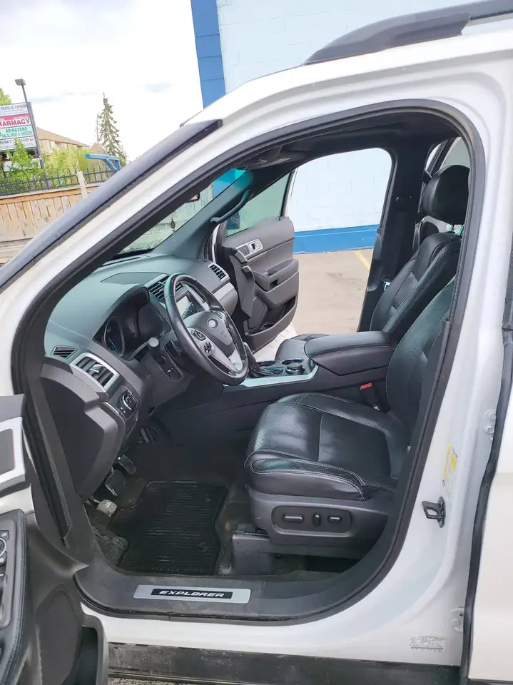 Ford Explorer снимка Ford Explorer