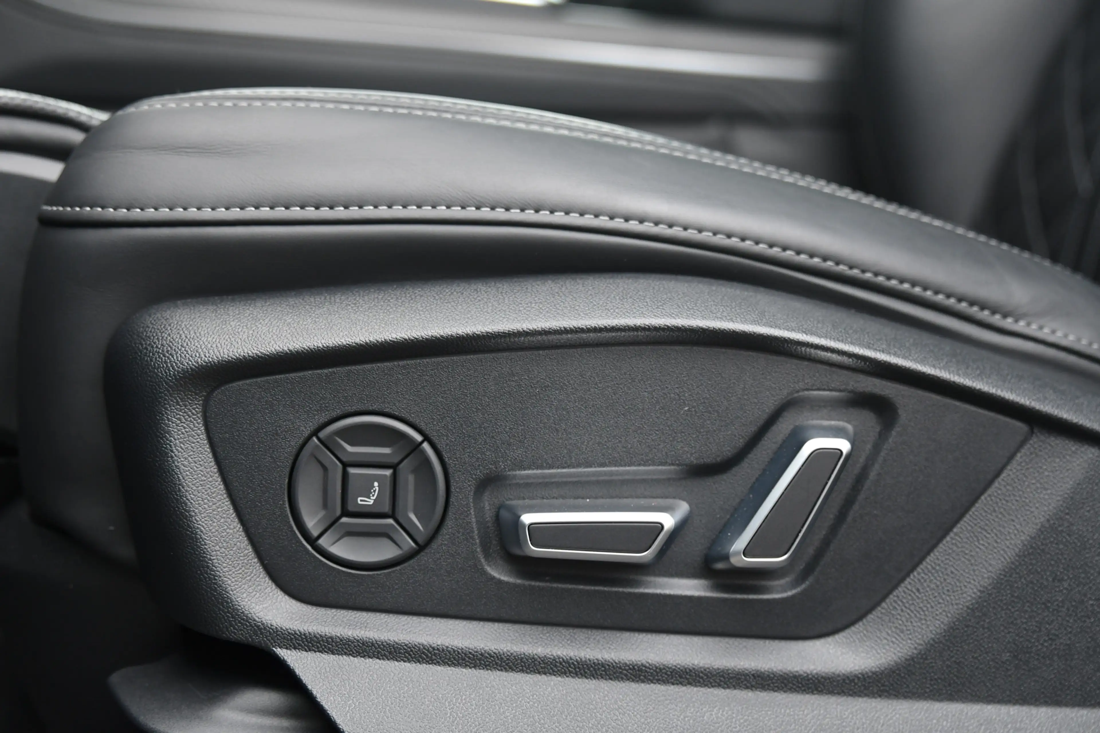 Audi Q7 60 TFSI e quattro Pro Line S Competition, Carbon, — photo 18