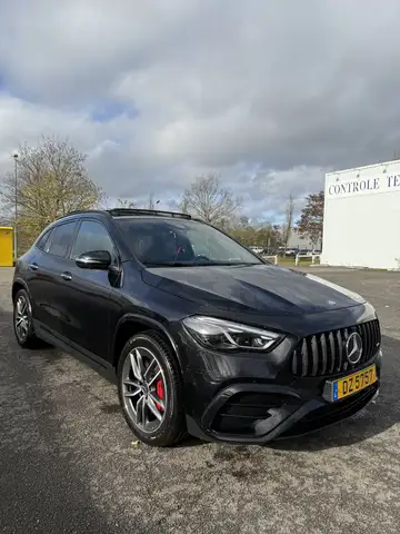 Mercedes-Benz GLA 35 AMG 8G-DCT Speedshift 4Matic