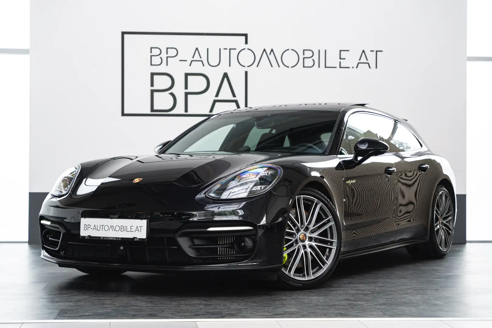 Porsche Panamera 4S E-Hybrid Sport Turismo// wenig KM/Service NEU / Schwarz - 1