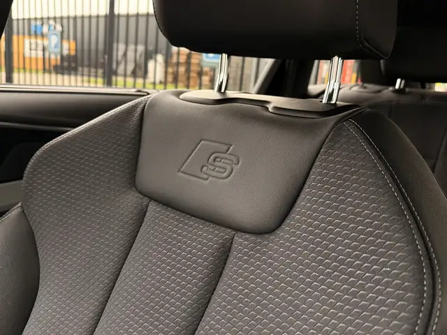 Audi A4 view 5