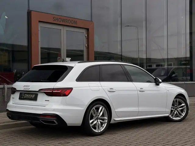 Audi A4 view 13