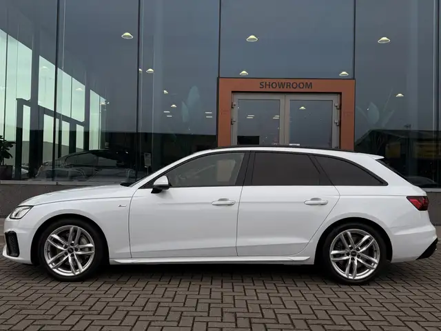 Audi A4 view 9
