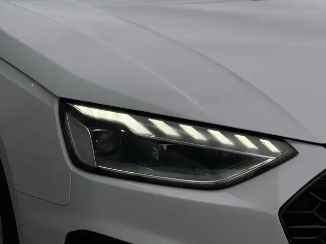 Audi A4 view 12