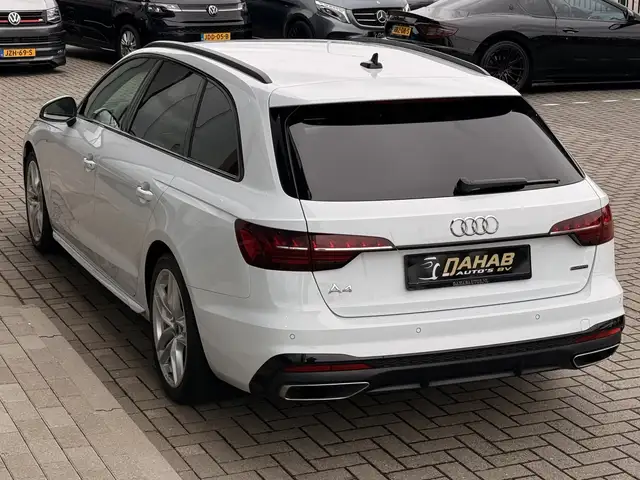 Audi A4 view 14