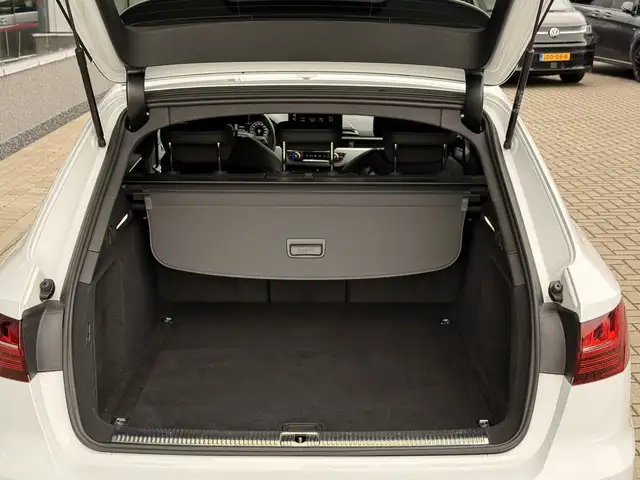 Audi A4 view 18